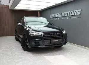 Audi Q7 - Image 1
