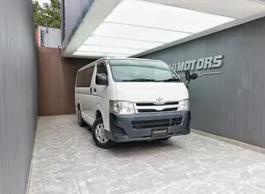 Toyota Hiace Long DX - Image 1