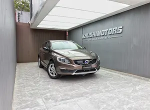 Volvo V60 Cross Country D4 Se - Image 1