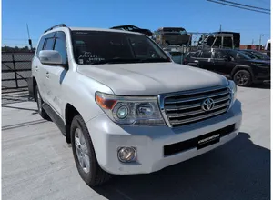 2013 Toyota Land Cruiser V8